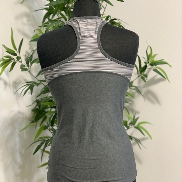 UNDER ARMOUR HEATGEAR FITTED SPORTS TANK TOP GREY | V NECK RACERBACK - Picture 4 of 5